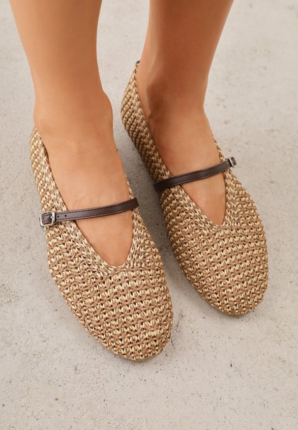 Renee - Brązowe Boho Balerinki w Stylu Mary Jane z Plecioną Cholewką Berinyra. Okazja: na co dzień. Zapięcie: pasek. Kolor: brązowy. Materiał: jeans, len. Szerokość cholewki: normalna. Obcas: na płaskiej podeszwie. Styl: boho