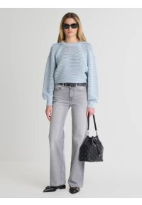 Big-Star - Sweter damski o ażurowym splocie błękitny Funia 400. Kolor: niebieski. Materiał: jeans. Długość rękawa: raglanowy rękaw. Wzór: ze splotem, ażurowy. Sezon: wiosna. Styl: klasyczny, elegancki #4