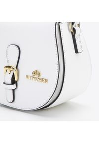 Wittchen - Damska listonoszka skórzana z ozdobną klamerką. Kolor: biały. Wzór: haft, aplikacja, gładki. Dodatki: z haftem. Materiał: skórzane. Styl: elegancki. Rodzaj torebki: na ramię #3