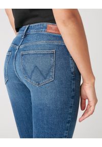 Wrangler - SPODNIE DAMSKIE WRANGLER STRAIGHT AIR BLUE W28TJX17T