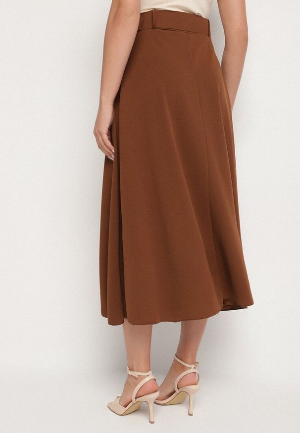 Born2be - Brązowa Gładka Spódnica Maxi z Gumką w Pasie i Klamrą Orirsa. Kolor: brązowy. Wzór: gładki. Styl: elegancki