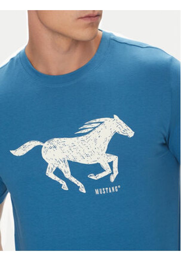 Mustang T-Shirt Austin 1016483 Niebieski Regular Fit. Kolor: niebieski. Materiał: bawełna
