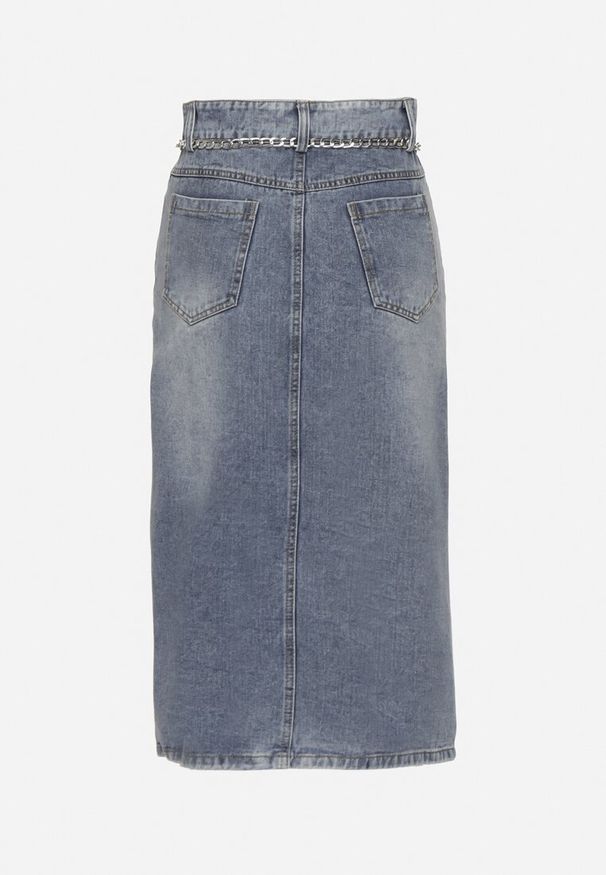 Born2be - Granatowa Bawełniana Spódnica Jeansowa Ozdobiona Łańcuchem Lilisela. Okazja: na co dzień. Kolor: niebieski. Materiał: bawełna, jeans. Wzór: aplikacja. Styl: casual, elegancki, klasyczny