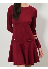 Sinsay - Rozkloszowana sukienka mini z długim rękawem - bordowy. Kolor: czerwony. Długość rękawa: długi rękaw. Długość: mini #1