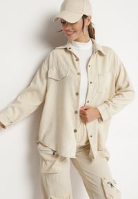 Born2be - Jasnobeżowa Koszula ze Sztruksowej Tkaniny Nevellorae. Okazja: na co dzień. Kolor: beżowy. Materiał: tkanina, sztruks. Styl: klasyczny, casual, elegancki