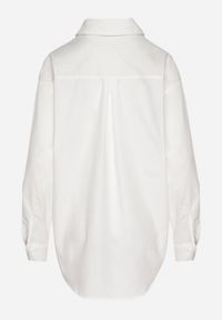 Born2be - Biała Koszula z Bawełny Ozdobiona Naszywkami Katiema. Okazja: na co dzień. Kolor: biały. Materiał: bawełna. Wzór: aplikacja. Styl: casual #7