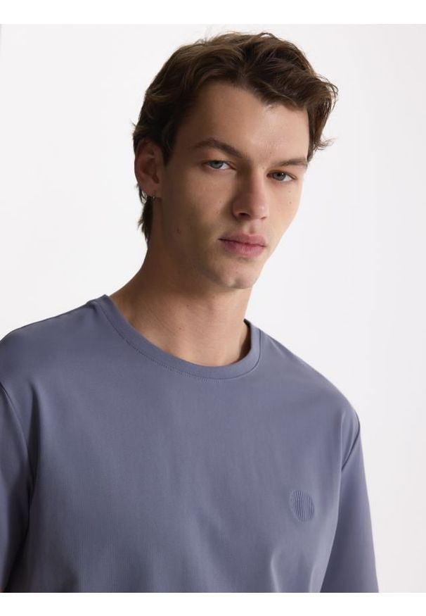 Reserved - T-shirt slim z bawełną merceryzowaną - szary. Kolor: szary. Materiał: bawełna