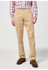 Wrangler - MESKIE SPODNIE MATERIALOWE WRANGLER GREENSBORO PLAZA TAUPE 112362345 #1