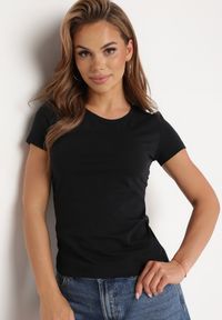 Born2be - Czarny Bawełniany T-shirt Koszulka z Krótkim Rękawem Wemina. Okazja: na spotkanie biznesowe. Kolor: czarny. Materiał: bawełna. Długość rękawa: krótki rękaw. Długość: krótkie. Styl: biznesowy #4