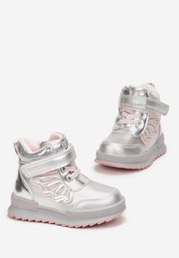 Born2be - Srebrne Botki na Rzep Issa. Okazja: na co dzień. Wysokość cholewki: za kostkę. Zapięcie: rzepy. Kolor: srebrny. Szerokość cholewki: normalna. Wzór: kolorowy, aplikacja. Styl: casual, sportowy #3