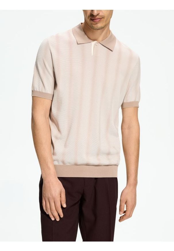 Reserved - Sweter polo z wiskozą - beżowy. Typ kołnierza: polo. Kolor: beżowy. Materiał: wiskoza