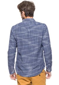 Lee - KOSZULA LEE BUTTON DOWN WASHED BLUE L880IOLR. Typ kołnierza: button down. Długość rękawa: długi rękaw. Długość: długie. Wzór: kratka. Styl: elegancki #8