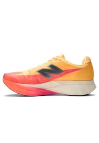 Buty męskie New Balance FuelCell SC Elite V5 MRCEL3UD – pomarańczowe. Kolor: pomarańczowy. Materiał: syntetyk, materiał. Szerokość cholewki: normalna. Sport: fitness, bieganie #3