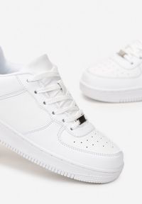 Renee - Białe Sznurowane Sneakersy do Kostki Akema. Nosek buta: okrągły. Zapięcie: sznurówki. Kolor: biały. Materiał: materiał. Obcas: na obcasie. Wysokość obcasa: niski #4