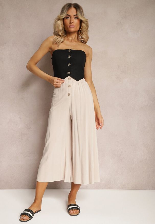 Renee - Beżowe Wiskozowe Spodnie Palazzo z Gumką w Talli Zdobione Guzikami z Nogawkami 3/4 Efinna. Okazja: na co dzień, do pracy, na spacer. Kolor: beżowy. Materiał: wiskoza. Wzór: aplikacja. Sezon: lato. Styl: casual, elegancki