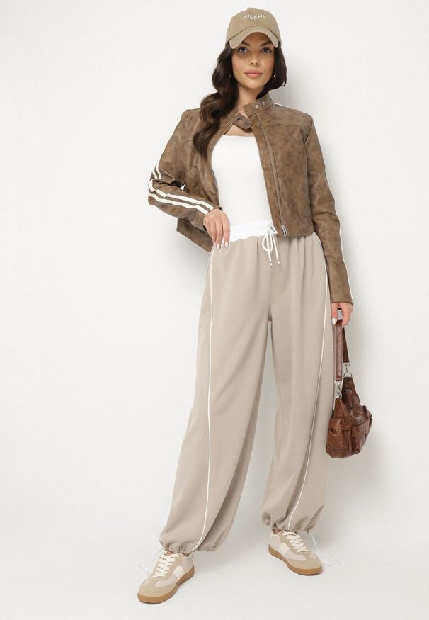 Born2be - Beżowe Spodnie Dresowe z Wiskozą Wysokim Stanem i Lampasami Maithena. Okazja: na co dzień. Stan: podwyższony. Kolor: beżowy. Materiał: wiskoza, dresówka. Styl: elegancki, casual