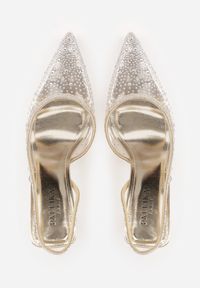 Born2be - Złote Transparentne Szpilki z Odkrytą Piętą Ozdobione Cyrkoniami Krisqirelle. Okazja: na co dzień, na spotkanie biznesowe. Kolor: złoty. Wzór: aplikacja. Obcas: na szpilce. Styl: klasyczny, casual, biznesowy, elegancki #9