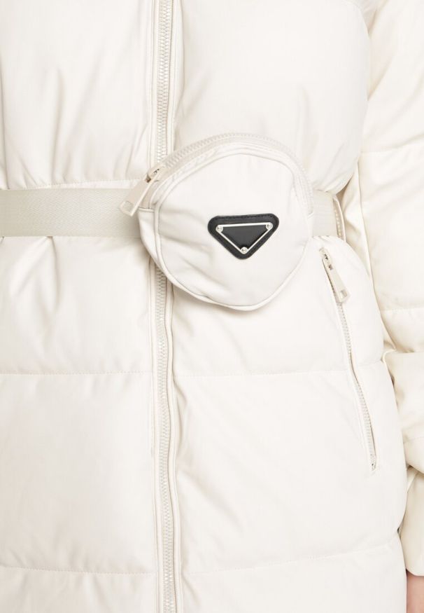 Born2be - Jasnobeżowa Kurtka z Odpinanym Kapturem i Paskiem z Saszetką Naxia. Kolor: beżowy