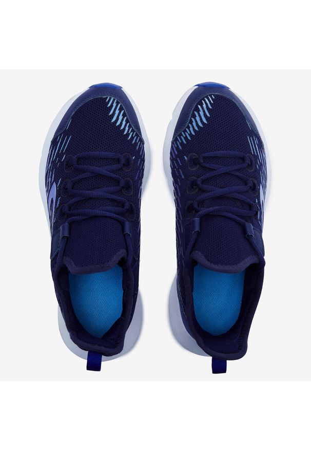 Decathlon - Buty sportowe dla dzieci Kalenji AT Flex. Kolor: niebieski. Materiał: mesh, kauczuk. Szerokość cholewki: normalna. Sport: bieganie