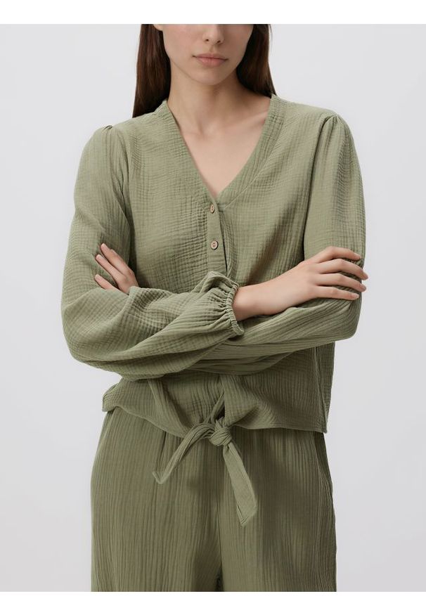 Reserved - Muślinowa koszula z wiązaniem - oliwkowy. Kolor: oliwkowy