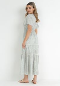 Born2be - Jasnoniebieska Sukienka Maxi z Gumką w Pasie i Chwostami w Kwiaty Patrisce. Kolor: niebieski. Materiał: tkanina. Wzór: kwiaty. Sezon: lato. Długość: maxi #3