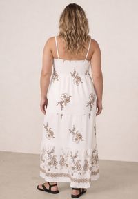 Born2be - Biała Wiskozowa Sukienka Rozkloszowana na Ramiączkach z Haftowanymi Kwiatami Kalalis. Okazja: na co dzień. Typ kołnierza: dekolt w kształcie V. Kolekcja: plus size. Kolor: biały. Wzór: haft, kwiaty. Typ sukienki: rozkloszowane, proste, dla puszystych. Materiał: wiskoza. Długość rękawa: na ramiączkach. Sezon: lato. Styl: elegancki, casual, boho #6