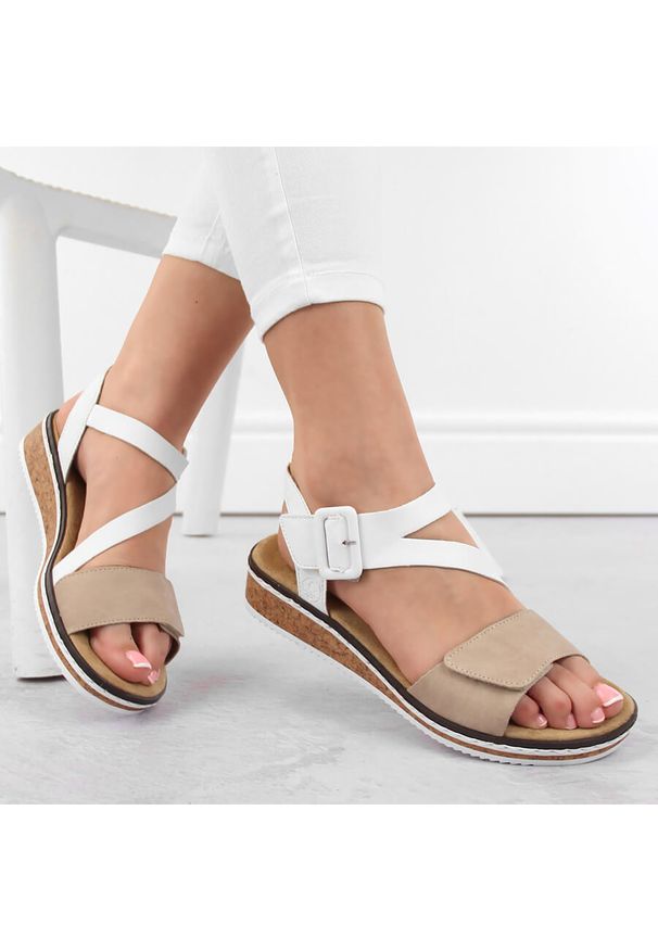 Komfortowe sandały damskie na rzepy kombi Rieker V3660-60. Zapięcie: rzepy. Materiał: skóra ekologiczna