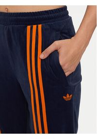 Adidas - adidas Spodnie dresowe Velour JN8290 Granatowy Regular Fit. Kolor: niebieski. Materiał: syntetyk