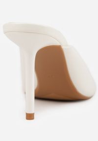 Born2be - Białe Klapki na Szpilce Ozdobione Wyciętą Cholewką Berineli. Kolor: biały. Materiał: jeans. Wzór: aplikacja. Obcas: na szpilce #4