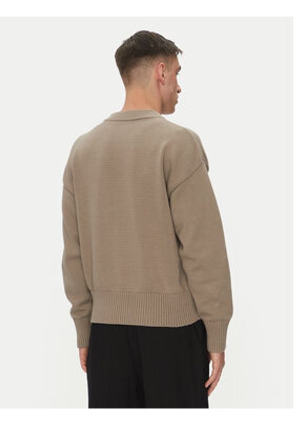 AMI PARIS - AMI Paris Sweter HKS163.KN0063 Szary Regular Fit. Kolor: szary. Materiał: bawełna