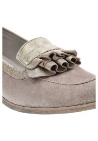 Szare Półbuty Karino Eleganckie Skórzane Buty Damskie. Okazja: na co dzień. Zapięcie: bez zapięcia. Kolor: szary. Szerokość cholewki: normalna. Wzór: aplikacja. Materiał: skóra. Obcas: na obcasie. Styl: elegancki. Wysokość obcasa: niski #7