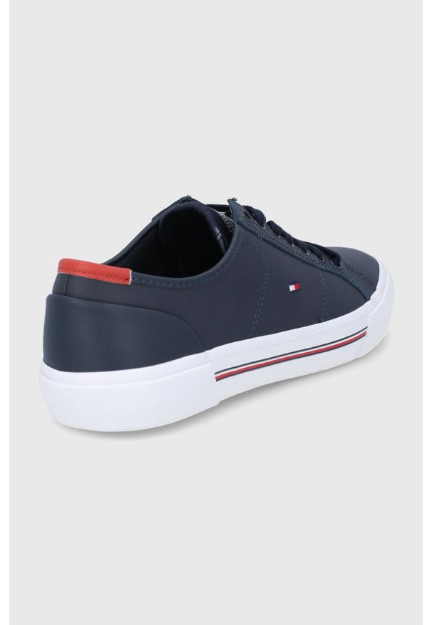 TOMMY HILFIGER - Tommy Hilfiger buty kolor granatowy. Nosek buta: okrągły. Zapięcie: sznurówki. Kolor: niebieski. Materiał: guma. Obcas: na obcasie. Wysokość obcasa: niski