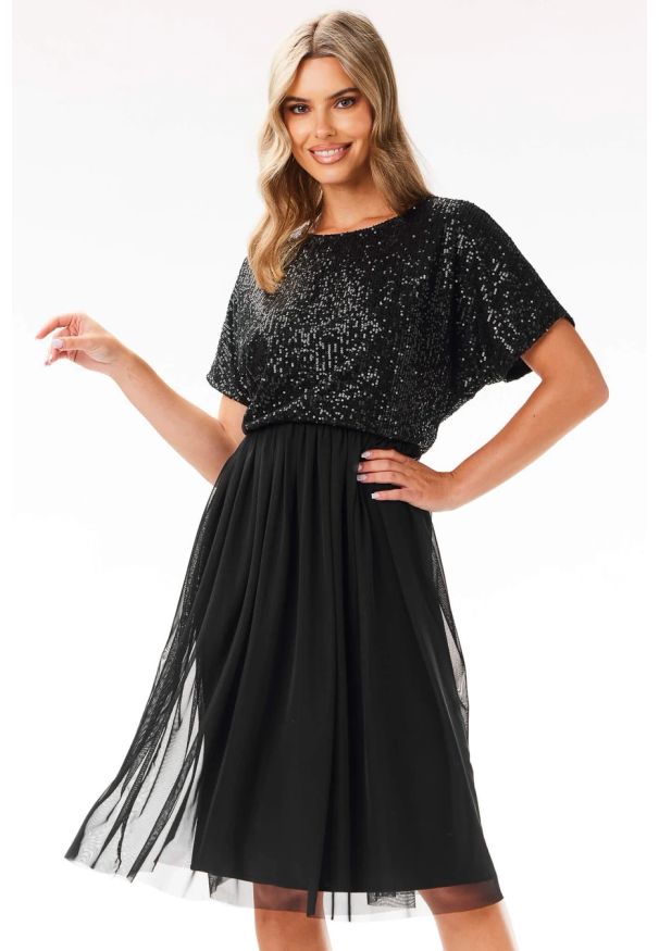 Awama - Koktajlowa sukienka wieczorowa rozkloszowana z cekinami czarna. Okazja: na ślub cywilny, na imprezę, na wesele. Kolor: czarny, beżowy. Styl: wizytowy
