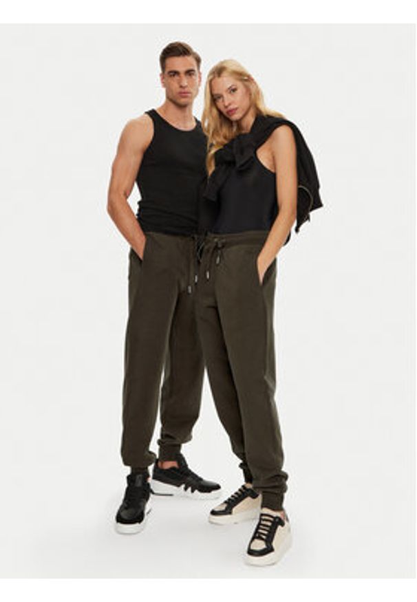 AMI PARIS - AMI Paris Spodnie dresowe UTR240.JE0091 Brązowy Regular Fit. Kolor: brązowy. Materiał: bawełna