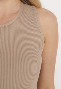 Born2be - Beżowa Mini Sukienka Prążkowana z Krzyżującymi się Ramiączkami na Plecach Banova. Kolor: beżowy. Materiał: prążkowany. Długość rękawa: na ramiączkach. Sezon: lato. Długość: mini #6