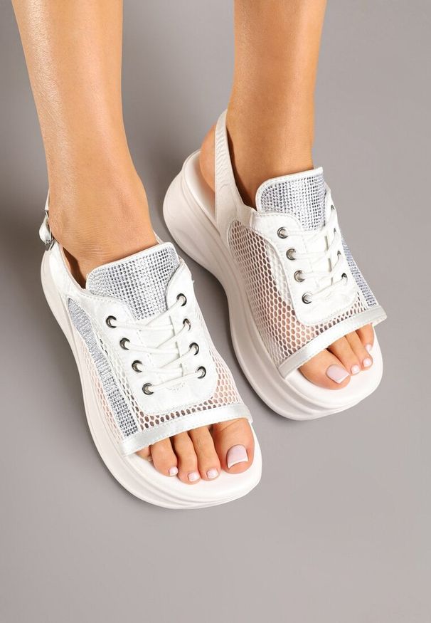 Born2be - Białe Sandały Sneakersy Peep Toe z Siateczką Sorialise. Okazja: na co dzień, na spotkanie biznesowe, do pracy. Nosek buta: otwarty. Kolor: biały. Wzór: aplikacja. Sezon: lato. Styl: biznesowy, elegancki, casual