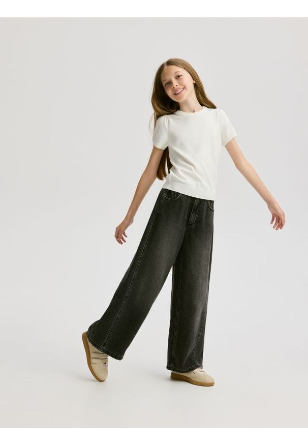 Reserved - Jeansy super wide leg - czarny. Kolor: czarny