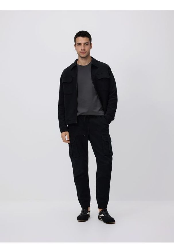 Reserved - Spodnie jogger cargo - czarny. Kolor: czarny. Materiał: tkanina, bawełna