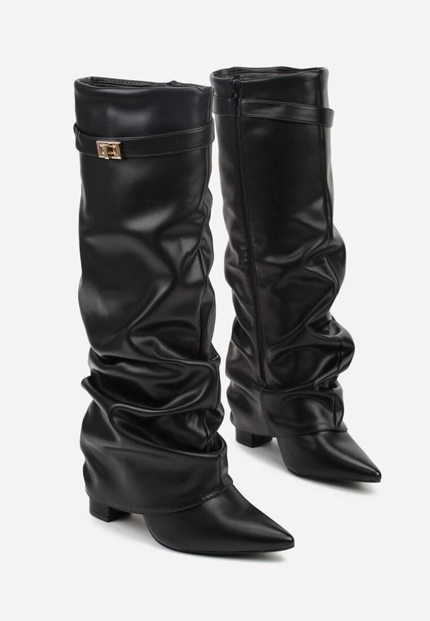 Renee - Czarne Eleganckie Kozaki na Słupku z Marszczoną Cholewką Imitującą Nogawkę Favea. Okazja: na co dzień. Kolor: czarny. Materiał: jeans, satyna. Szerokość cholewki: normalna. Obcas: na słupku. Styl: elegancki. Wysokość obcasa: średni