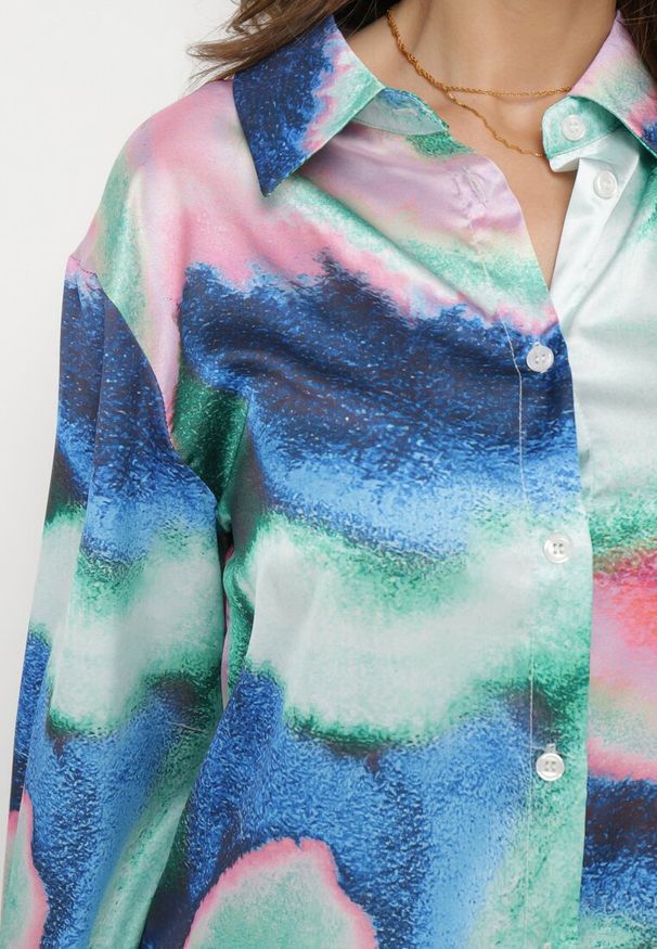 Born2be - Zielono-Niebieska Koszula w Abstrakcyjny Wzór Tie-Dye Ivarte. Kolor: zielony