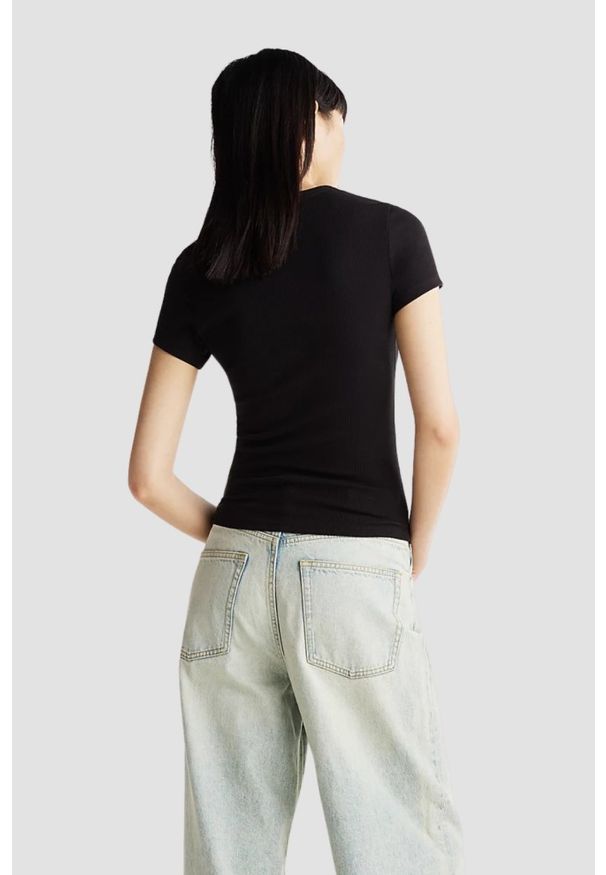 Tommy Jeans - TOMMY JEANS Czarny damski t-shirt. Kolor: czarny