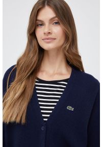 Lacoste kardigan wełniany damski kolor granatowy lekki. Okazja: na co dzień. Kolor: niebieski. Materiał: wełna. Długość rękawa: długi rękaw. Długość: długie. Styl: casual #1