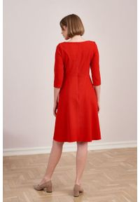 Marie Zélie - Sukienka Asteria krepa wiskozowa czerwona. Kolor: czerwony. Materiał: wiskoza. Wzór: gładki. Typ sukienki: trapezowe. Styl: klasyczny #2