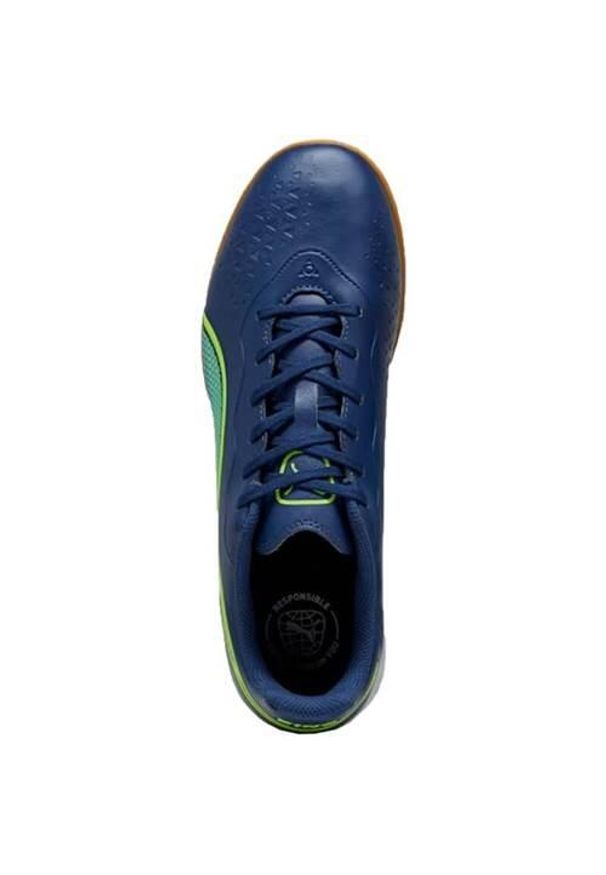 Buty piłkarskie męskie Puma King Match It. Zapięcie: sznurówki. Kolor: zielony, niebieski, wielokolorowy. Materiał: guma. Szerokość cholewki: normalna. Sport: piłka nożna