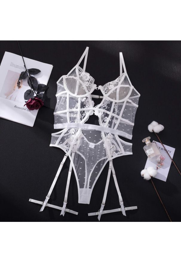 Intica - Komplet bielizny z koronką i siateczkowymi wstawkami Yahavit. Kolor: biały. Materiał: koronka. Wzór: koronka