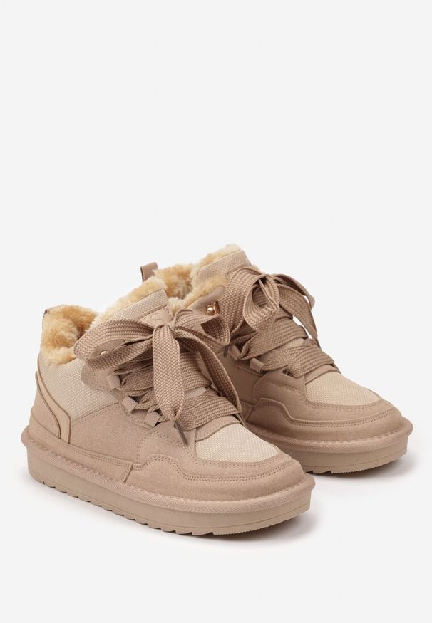 Renee - Ciemnobeżowe Zimowe Sneakersy Vices Stylizowane na Śniegowce z Futerkiem Tennira. Okazja: na co dzień, na spacer. Zapięcie: sznurówki. Kolor: beżowy. Materiał: futro. Sezon: zima. Obcas: na płaskiej podeszwie. Sport: turystyka piesza