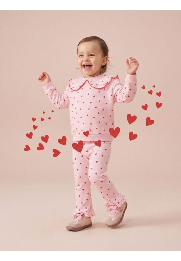 Sinsay - Bluza crewneck ze wzorem w serca - różowy. Kolor: różowy