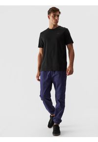 4f - 4F Spodnie casual joggery męskie - granatowe XXL. Okazja: na co dzień. Kolor: niebieski. Materiał: bawełna, materiał, tkanina, elastan. Wzór: jednolity. Styl: casual