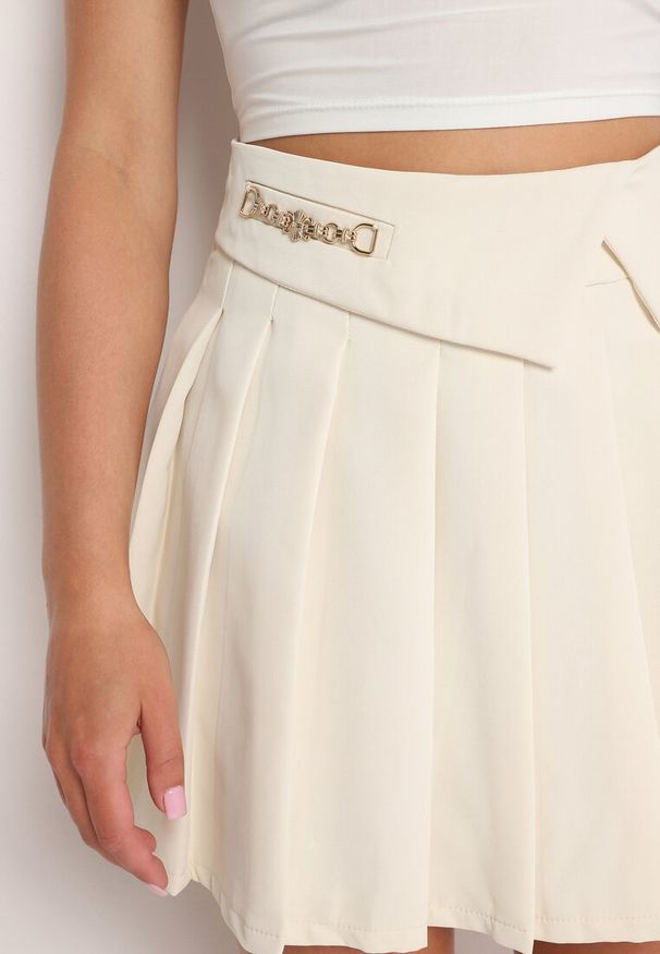 Born2be - Beżowa Rozkloszowana Spódnica Mini z Zakładkami Phexis. Kolor: beżowy