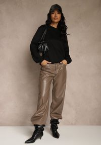 Renee - Czarna Bluza z Bawełną i Przeszyciami przy Dekolcie Fezanna. Okazja: na co dzień. Kolor: czarny. Materiał: bawełna. Styl: casual, sportowy #2